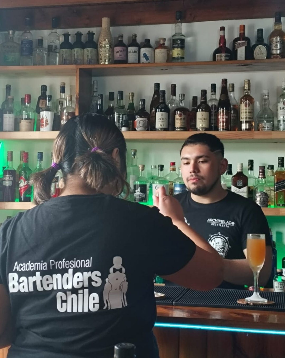 Afiche del curso Bartender Profesional